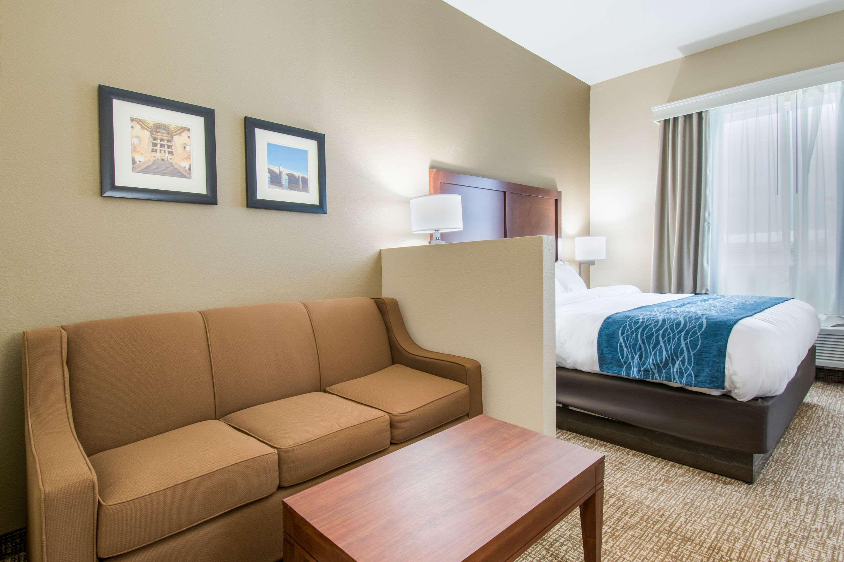 Hotel Comfort & - Hershey West